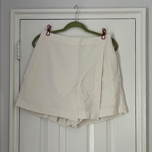 Uniqlo Women's Cream Skort